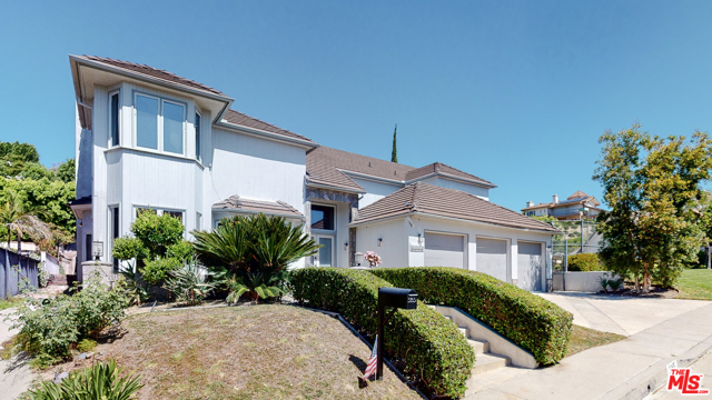 Photo of 5965 NORA LYNN Drive, Woodland Hills, CA 91367