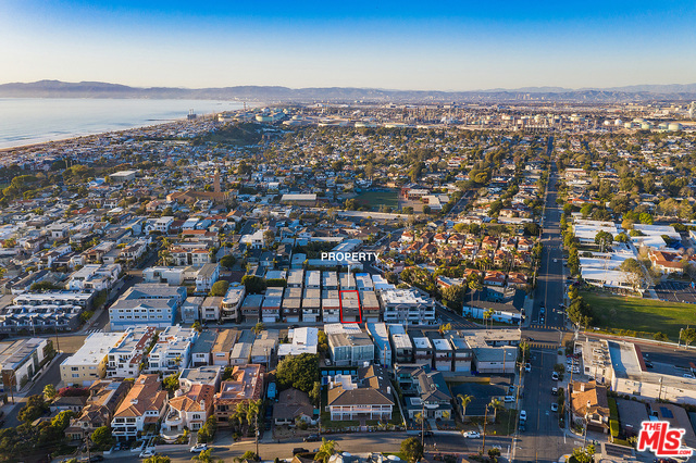 748 CENTER Place, Manhattan Beach, California 90266, ,Residential Income,Sold,CENTER,20564066