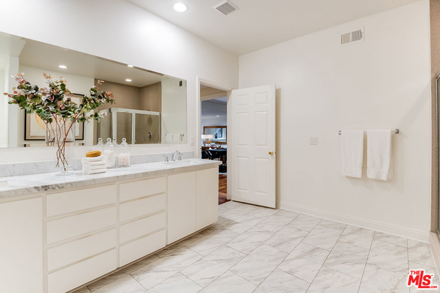 3 Bed Home for Sale in Los Angeles, California