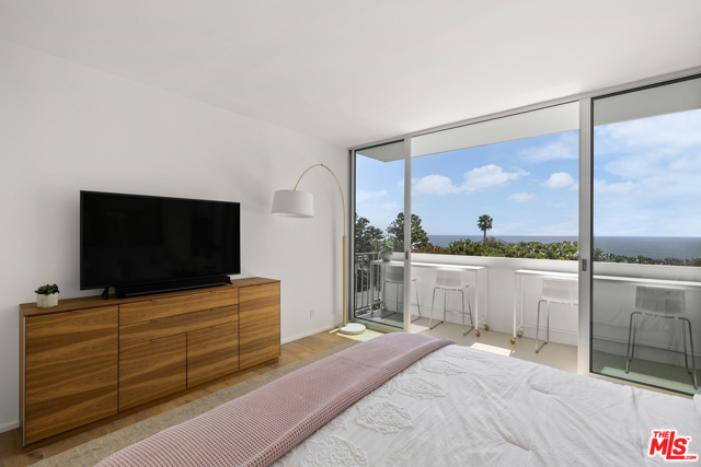 1 Bed Home for Sale in Pacific Palisades, California