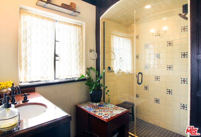 1 Bed Home for Sale in Los Angeles, California