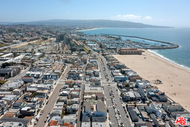 320 Hermosa Avenue, Hermosa Beach, California 90254, 2 Bedrooms Bedrooms, ,2 BathroomsBathrooms,Residential,Sold,Hermosa,21708092