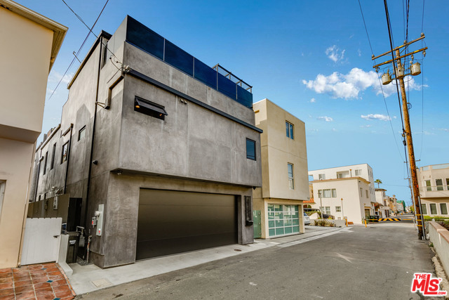 1534 The Strand, Hermosa Beach, California 90254, 4 Bedrooms Bedrooms, ,1 BathroomBathrooms,Residential,Sold,The Strand,19537642