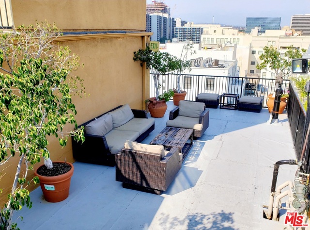 1 Bed Home for Sale in Los Angeles, California