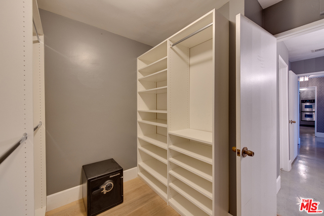 1 Bed Home for Sale in Los Angeles, California