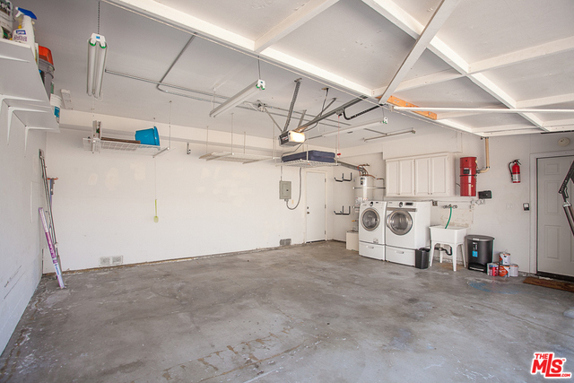 Garage/Laundry