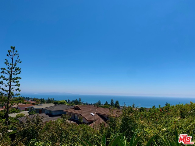 Lookout Point wi Bench Seating - Just steps away