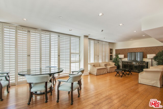 1 Bed Home for Sale in Los Angeles, California