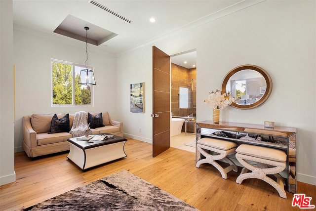 6 Bed Home for Sale in Sherman Oaks, California