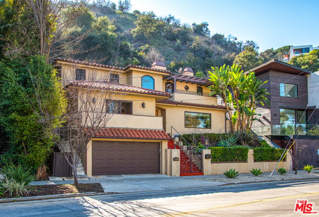5 Bed Home for Sale in Studio City, California