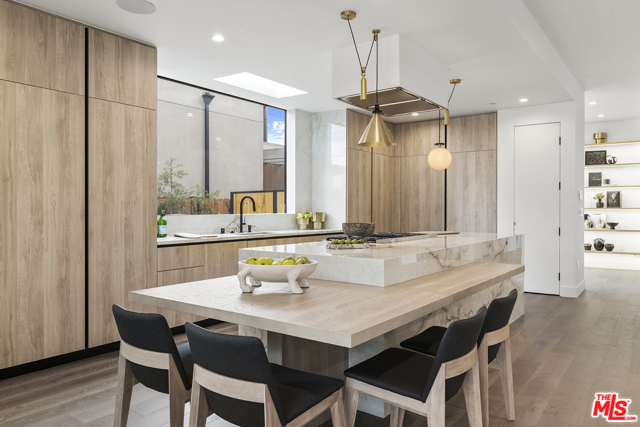5 Bed Home for Sale in Los Angeles, California