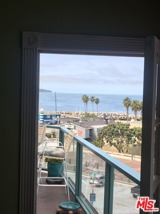 140 THE, Redondo Beach, California 90277, 2 Bedrooms Bedrooms, ,2 BathroomsBathrooms,Residential,Sold,THE,20584994