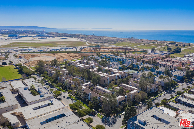 1 Bed Home for Sale in Playa del Rey, California