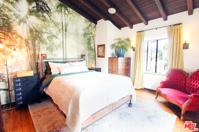 1 Bed Home for Sale in Los Angeles, California