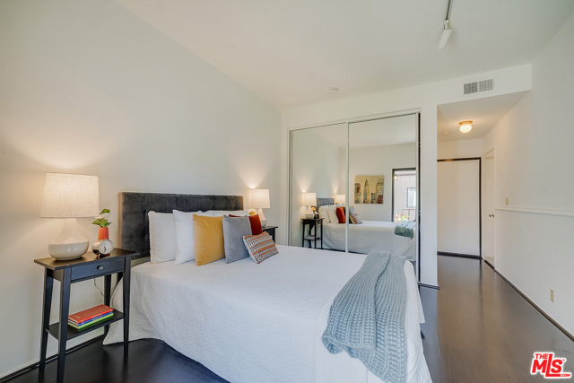 1 Bed Home for Sale in Playa del Rey, California