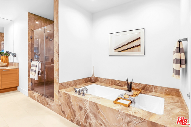 2 Bed Home for Sale in Los Angeles, California