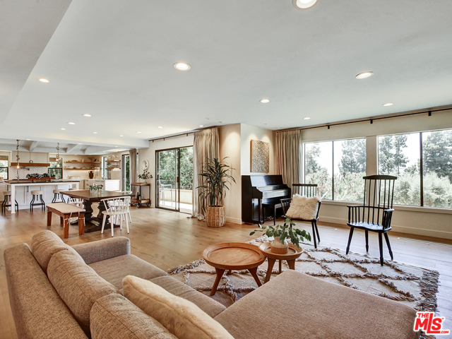 Family Room wi Ocean Views