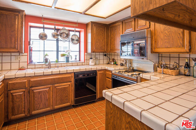 716 BROADWAY, Redondo Beach, California 90277, 3 Bedrooms Bedrooms, ,2 BathroomsBathrooms,Residential,Sold,BROADWAY,17227930