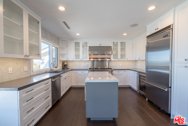 402 VIA SAN SEBASTIAN, Redondo Beach, California 90277, 3 Bedrooms Bedrooms, ,1 BathroomBathrooms,Residential,Sold,VIA SAN SEBASTIAN,19437562