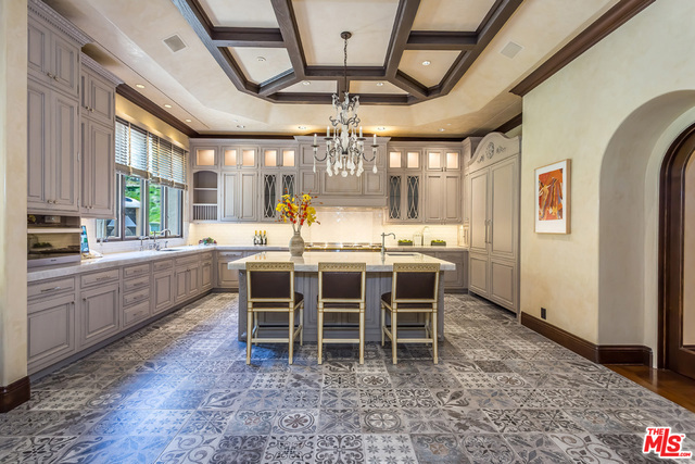 7 Bed Home for Sale in Beverly Hills, California