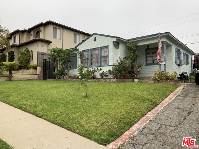 1705 Meadows Avenue, Manhattan Beach, California 90266, 3 Bedrooms Bedrooms, ,1 BathroomBathrooms,Residential,Sold,Meadows,21763744