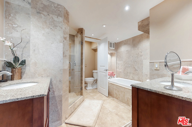 Master En-Suite