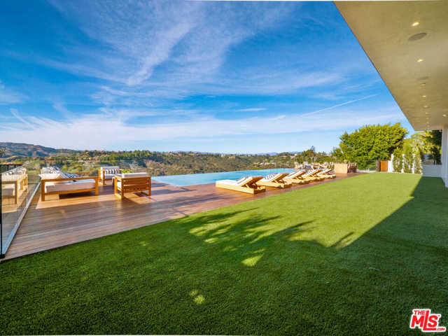 5 Bed Home for Sale in Los Angeles, California