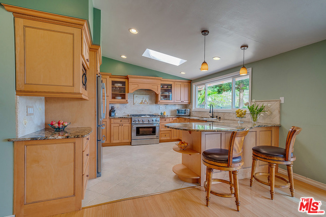 30945 RUE VALOIS, Rancho Palos Verdes, California 90275, 4 Bedrooms Bedrooms, ,3 BathroomsBathrooms,Residential,Sold,RUE VALOIS,20539622