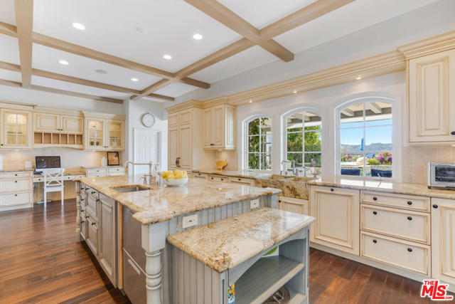 6 Bed Home for Sale in Pacific Palisades, California