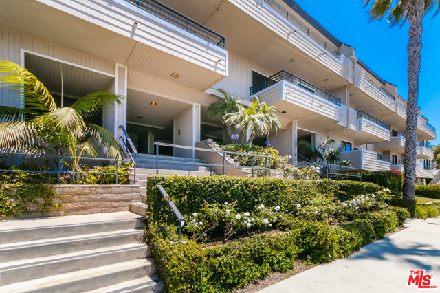 700 Esplanade, Redondo Beach, California 90277, 2 Bedrooms Bedrooms, ,2 BathroomsBathrooms,Residential,Sold,Esplanade,20597126