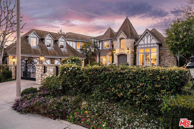 6 Bed Home for Sale in Pacific Palisades, California