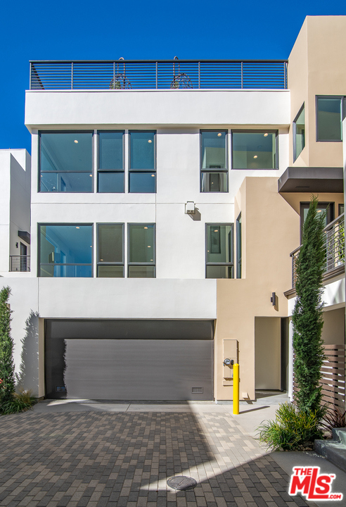 3 Bed Home for Sale in Los Angeles, California