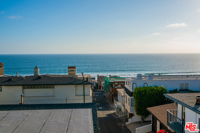 1705 Highland Avenue, Manhattan Beach, California 90266, 2 Bedrooms Bedrooms, ,2 BathroomsBathrooms,Residential,Sold,Highland,20599416