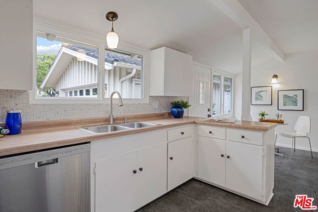 26431 DUNWOOD Road, Rolling Hills Estates, California 90274, 4 Bedrooms Bedrooms, ,2 BathroomsBathrooms,Residential,Sold,DUNWOOD,20588554