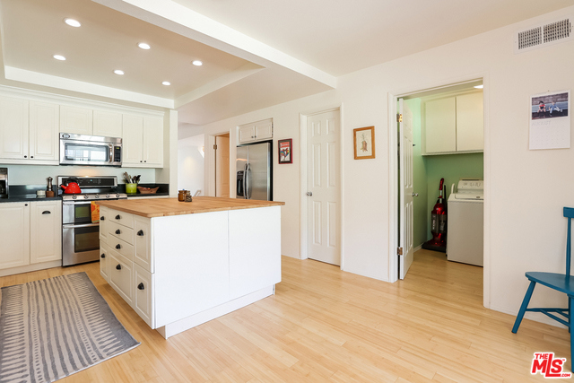 2301 MATHEWS Avenue, Redondo Beach, California 90278, 2 Bedrooms Bedrooms, ,3 BathroomsBathrooms,Residential,Sold,MATHEWS,18379254