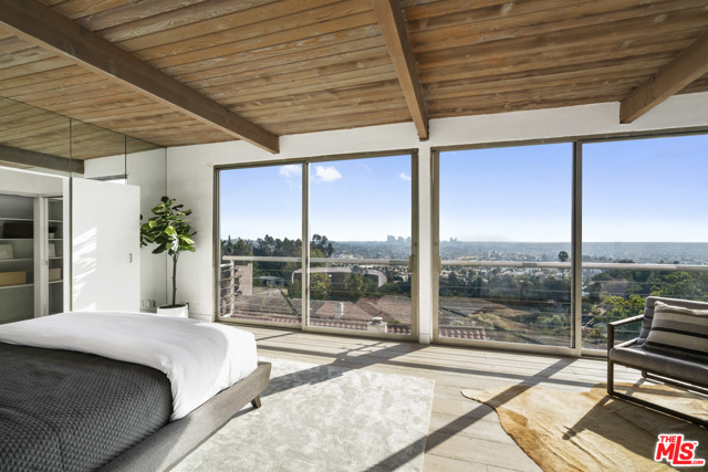2 Bed Home for Sale in Los Angeles, California