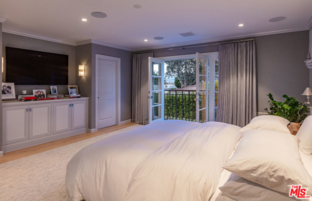 6 Bed Home for Sale in Los Angeles, California