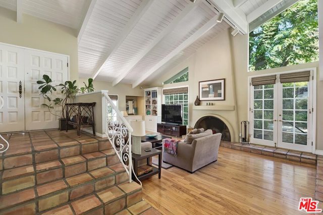 5 Bed Home for Sale in Encino, California