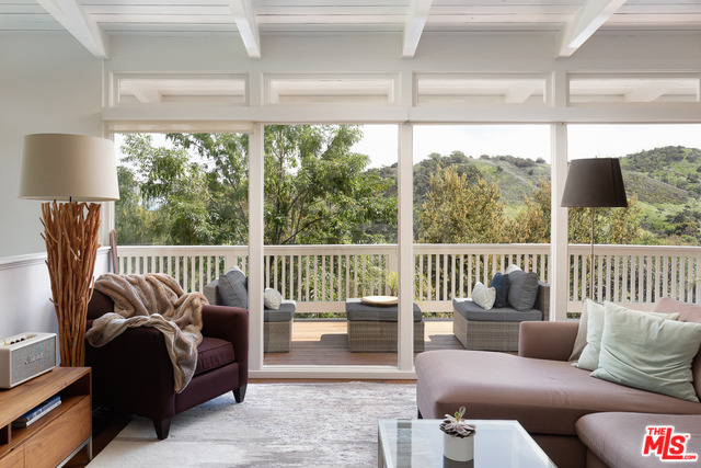 Photo of 15075 RAYNETA Drive, Sherman Oaks, CA 91403