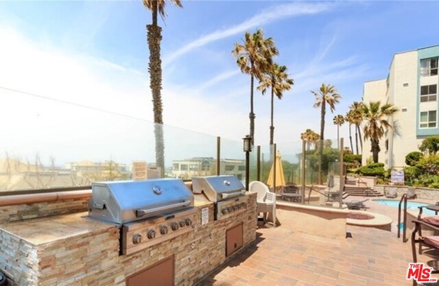 610 The Village, Redondo Beach, California 90277, 1 Bedroom Bedrooms, ,1 BathroomBathrooms,Residential,Sold,The Village,19503544