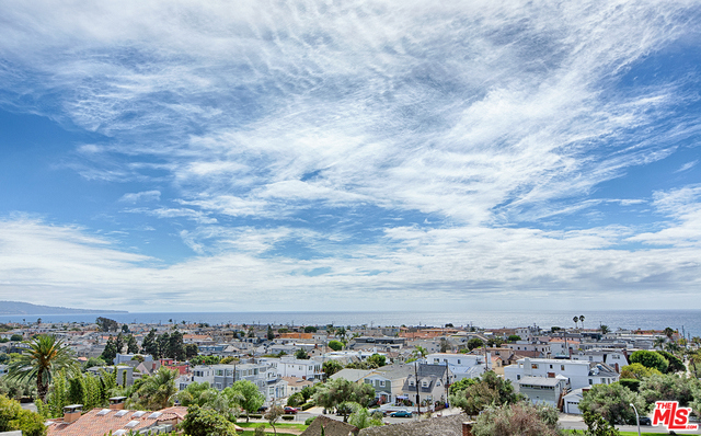 621 8TH Street, Manhattan Beach, California 90266, 4 Bedrooms Bedrooms, ,5 BathroomsBathrooms,Residential,Sold,8TH,18312846