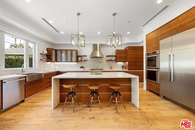 6 Bed Home for Sale in Sherman Oaks, California