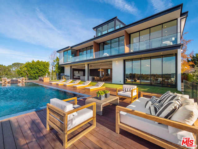 5 Bed Home for Sale in Los Angeles, California