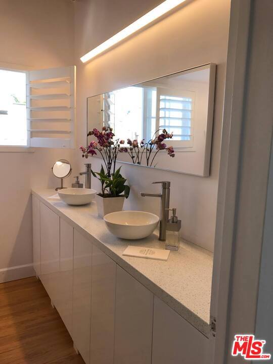333 19Th Street, Manhattan Beach, California 90266, 5 Bedrooms Bedrooms, ,3 BathroomsBathrooms,Residential,Sold,19Th,21678480