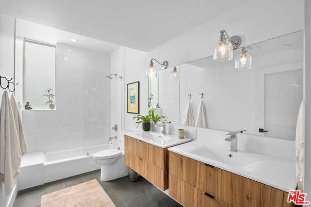 3 Bed Home for Sale in Venice, California