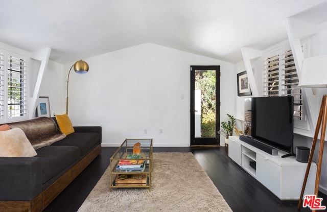 1 Bed Home for Sale in Los Angeles, California