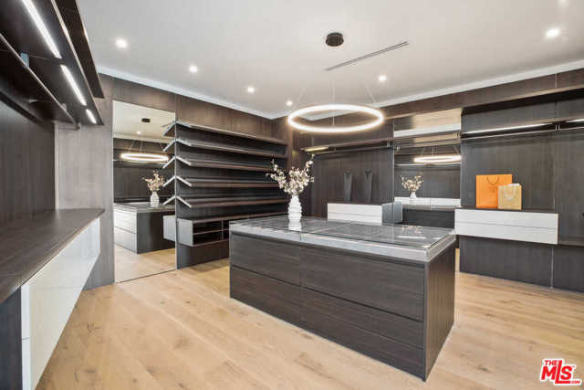 5 Bed Home for Sale in Los Angeles, California