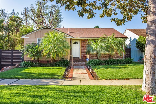 Photo of 14930 HARTSOOK Street, Sherman Oaks, CA 91403