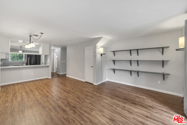 2 Bed Home for Sale in Van Nuys, California