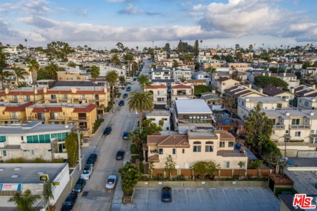 822 6TH Street, Hermosa Beach, California 90254, 4 Bedrooms Bedrooms, ,4 BathroomsBathrooms,Residential,Sold,6TH,19537348